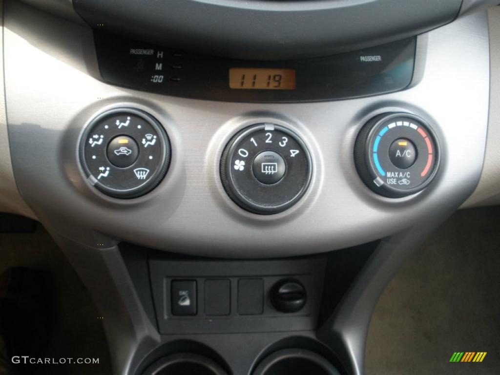 2007 Toyota RAV4 I4 Controls Photo #48793327