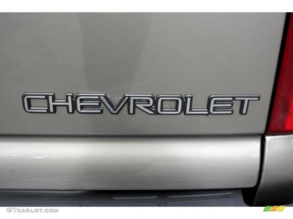 2002 Chevrolet Suburban 1500 Z71 4x4 Marks and Logos Photo #48794485