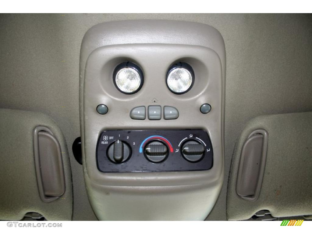 2002 Chevrolet Suburban 1500 Z71 4x4 Controls Photo #48794959