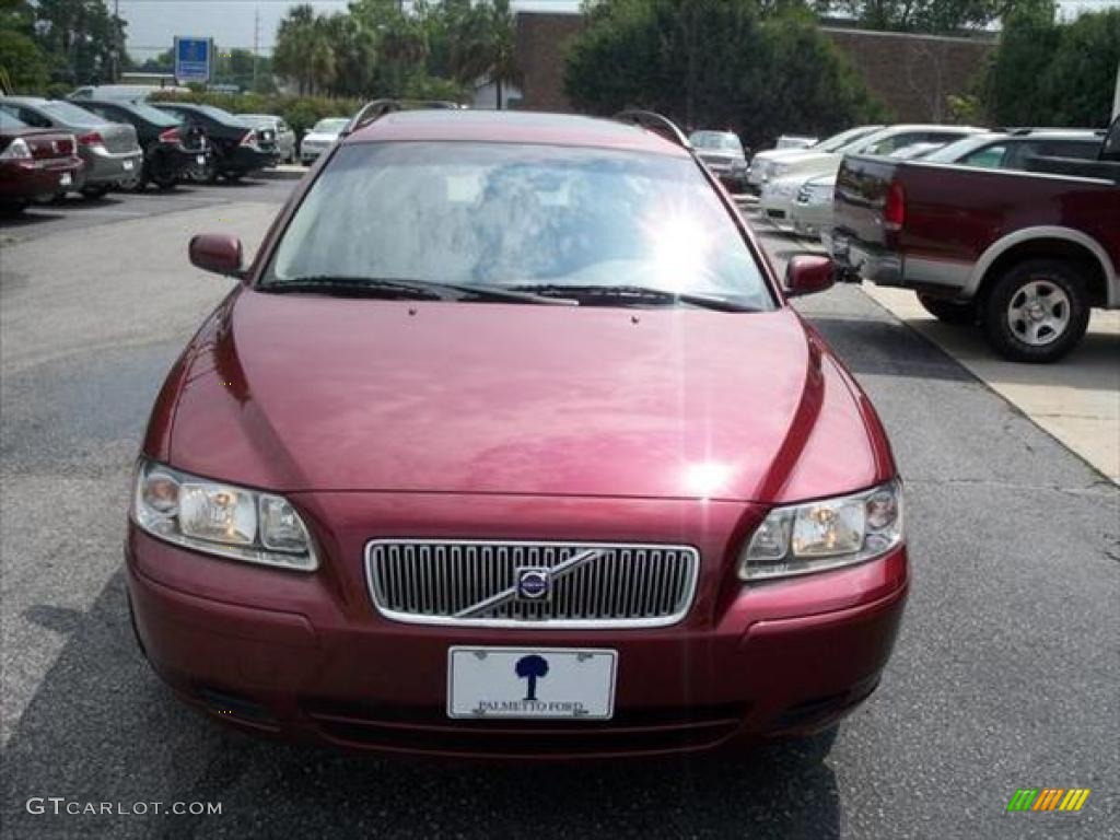 2006 V70 2.4 - Ruby Red Metallic / Taupe/Light Taupe photo #2