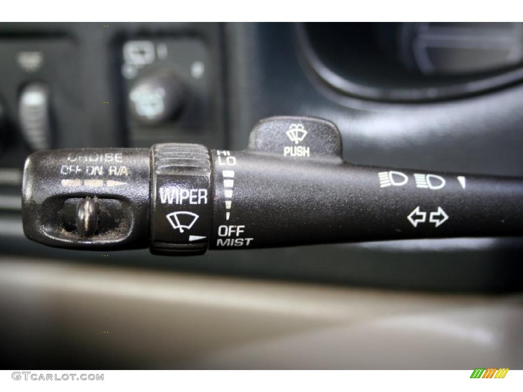 2002 Chevrolet Suburban 1500 Z71 4x4 Controls Photo #48795289