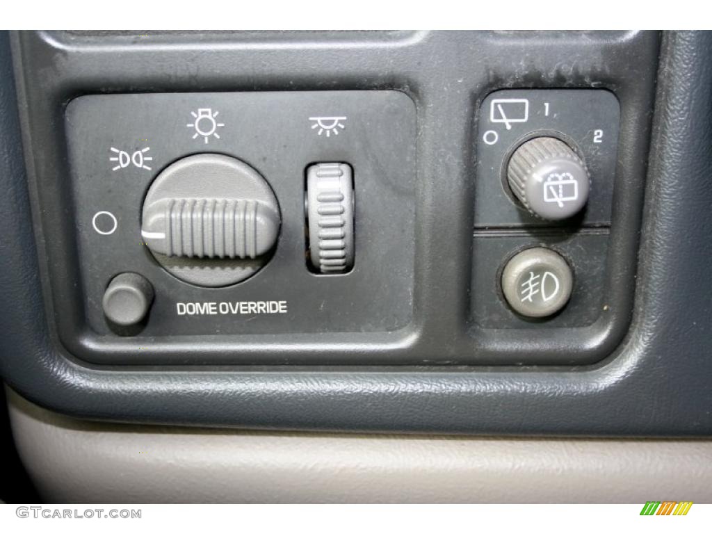 2002 Chevrolet Suburban 1500 Z71 4x4 Controls Photo #48795340