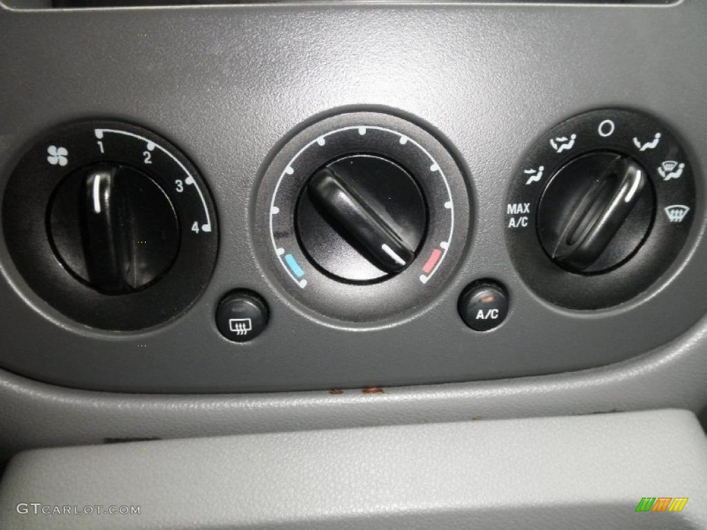 2006 Ford Expedition XLT 4x4 Controls Photo #48797383