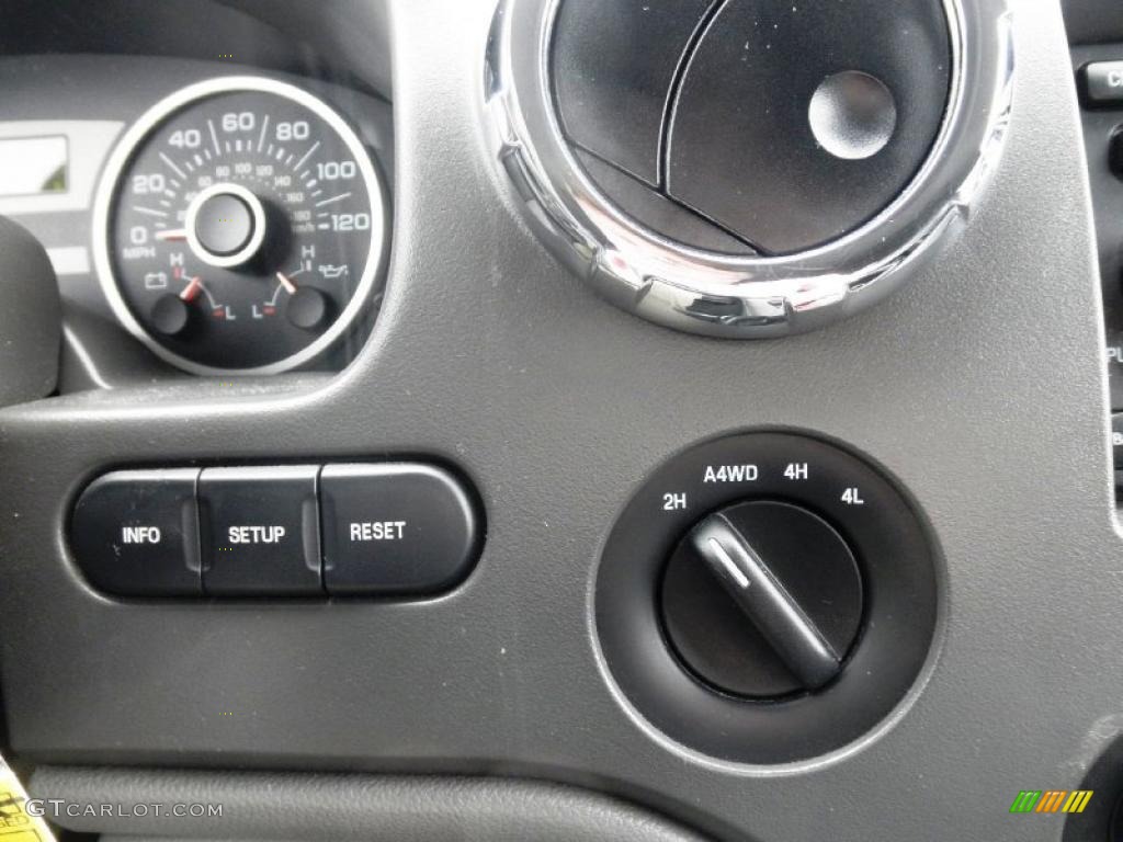 2006 Ford Expedition XLT 4x4 Controls Photo #48797397