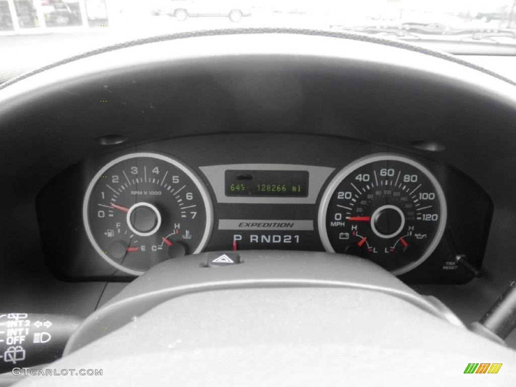 2006 Ford Expedition XLT 4x4 Gauges Photo #48797428