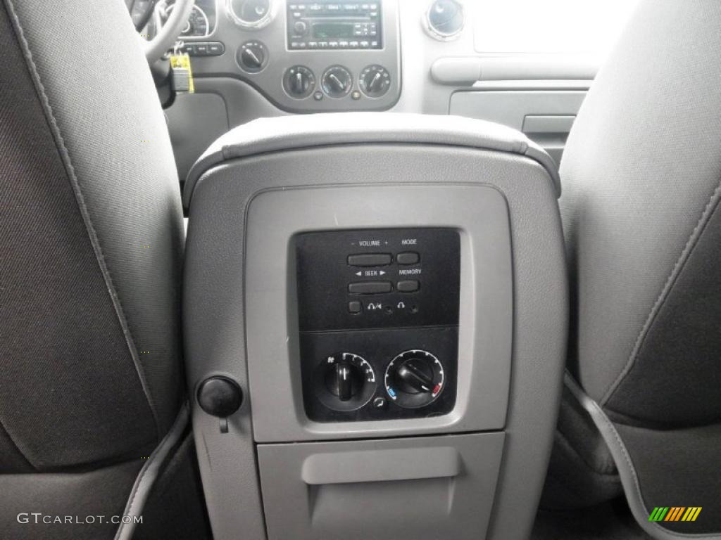 2006 Ford Expedition XLT 4x4 Controls Photo #48797515