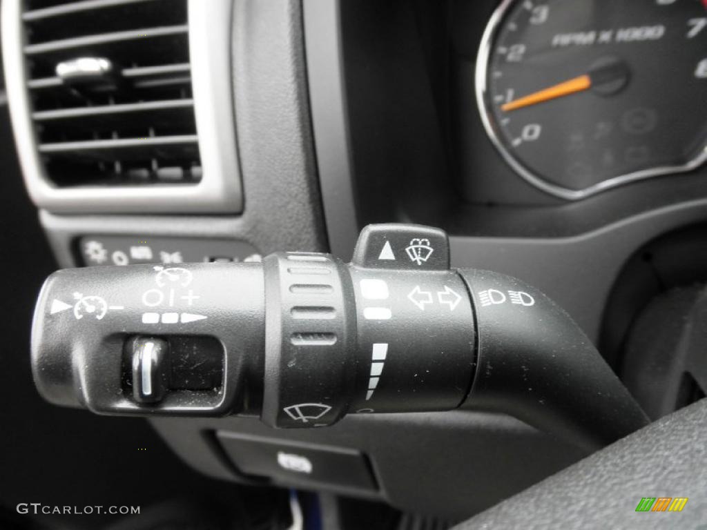 2011 GMC Canyon SLE Extended Cab 4x4 Controls Photo #48797806