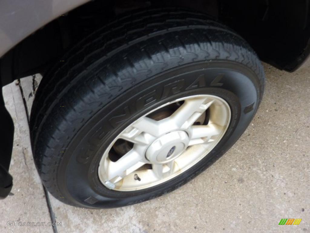 2005 Explorer XLT 4x4 - Mineral Grey Metallic / Medium Parchment photo #12