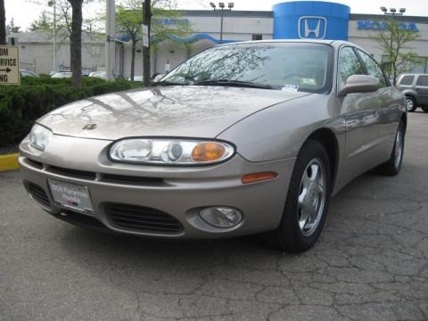 Oldsmobile Aurora V8. Oldsmobile Aurora 2002 Data,