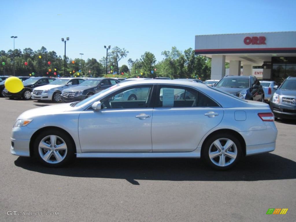 2010 Camry SE - Classic Silver Metallic / Dark Charcoal photo #2