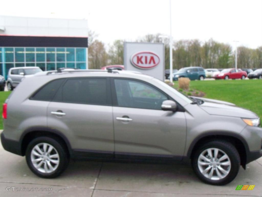 2011 Sorento LX V6 - Titanium Silver / Black photo #2