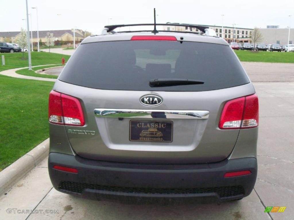 2011 Sorento LX V6 - Titanium Silver / Black photo #4