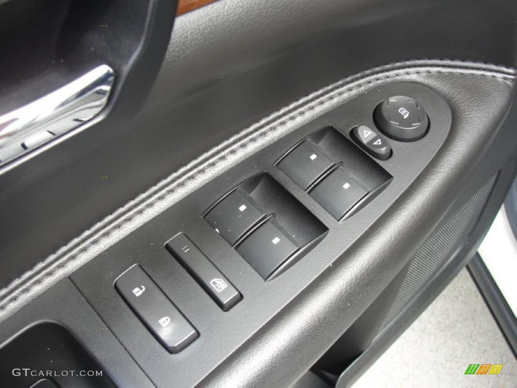 2008 Saturn Outlook XR Controls Photo #48805855