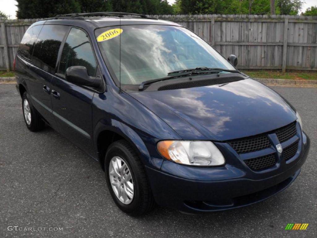 Patriot Blue Pearl 2002 Dodge Grand Caravan eL Exterior Photo #48806161