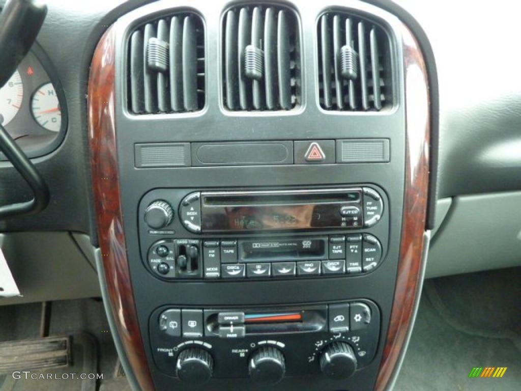 2004 Chrysler Town & Country LX Controls Photo #48806167