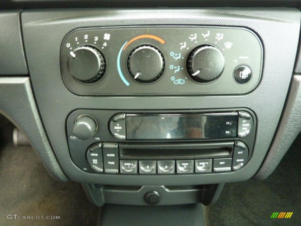2006 Chrysler Sebring Convertible Controls Photo #48807364