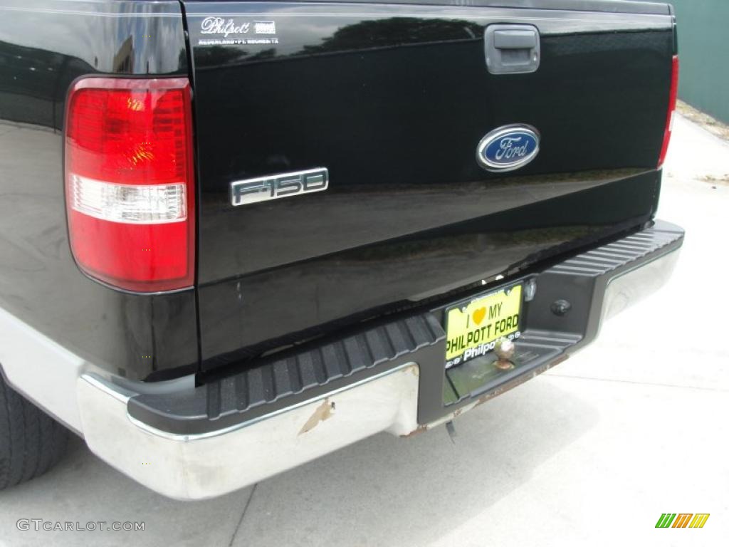 2005 F150 XL Regular Cab - Black / Medium Flint Grey photo #21