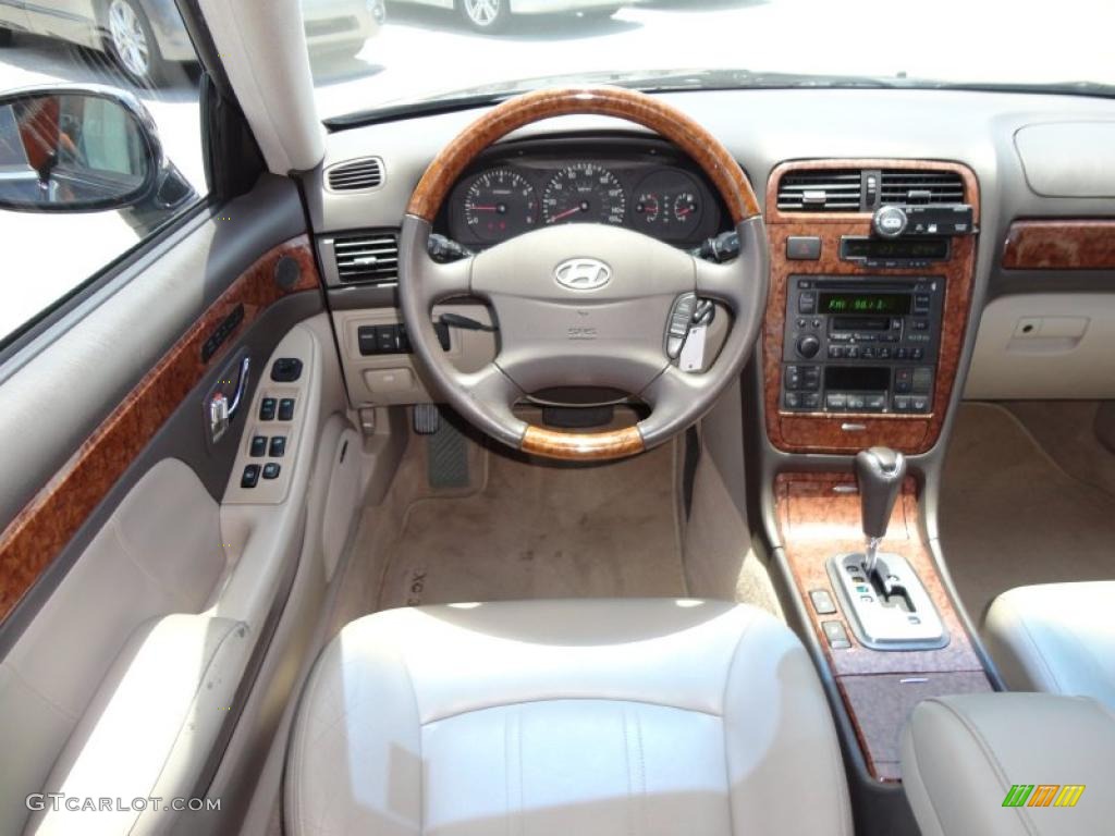 2004 XG350 L Sedan - Black Obsidian / Beige photo #9