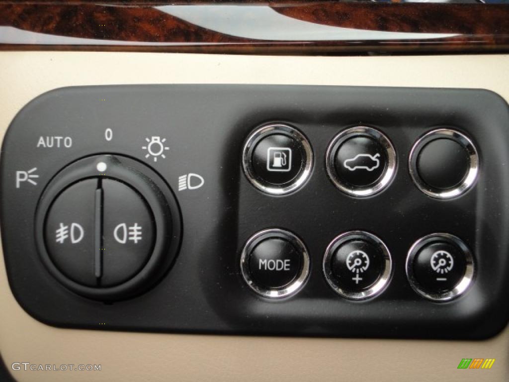 2011 Maserati GranTurismo Convertible GranCabrio Controls Photo #48816867