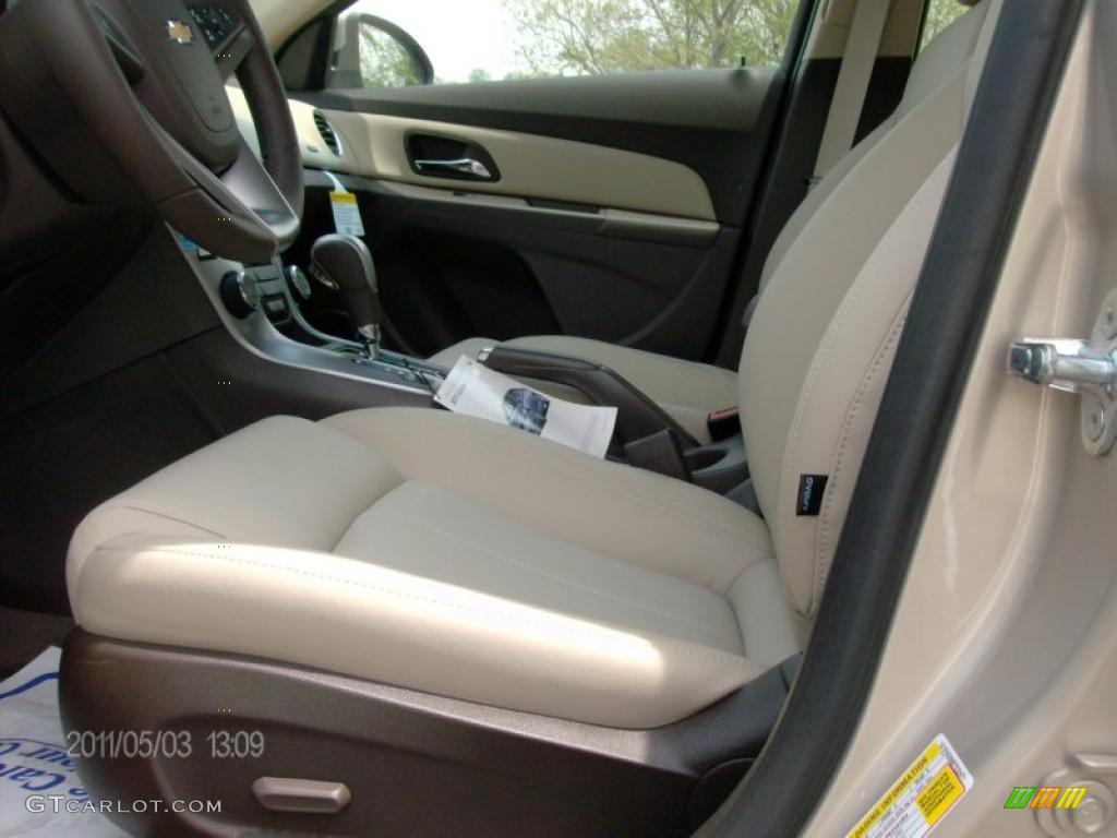 Cocoa/Light Neutral Leather Interior 2011 Chevrolet Cruze LTZ Photo #48818274