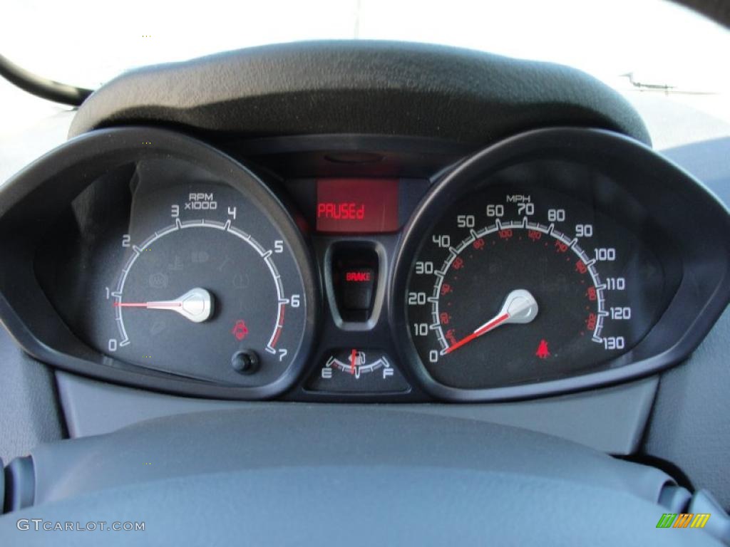 2011 Fiesta S Sedan - Ingot Silver Metallic / Light Stone/Charcoal Black Cloth photo #34