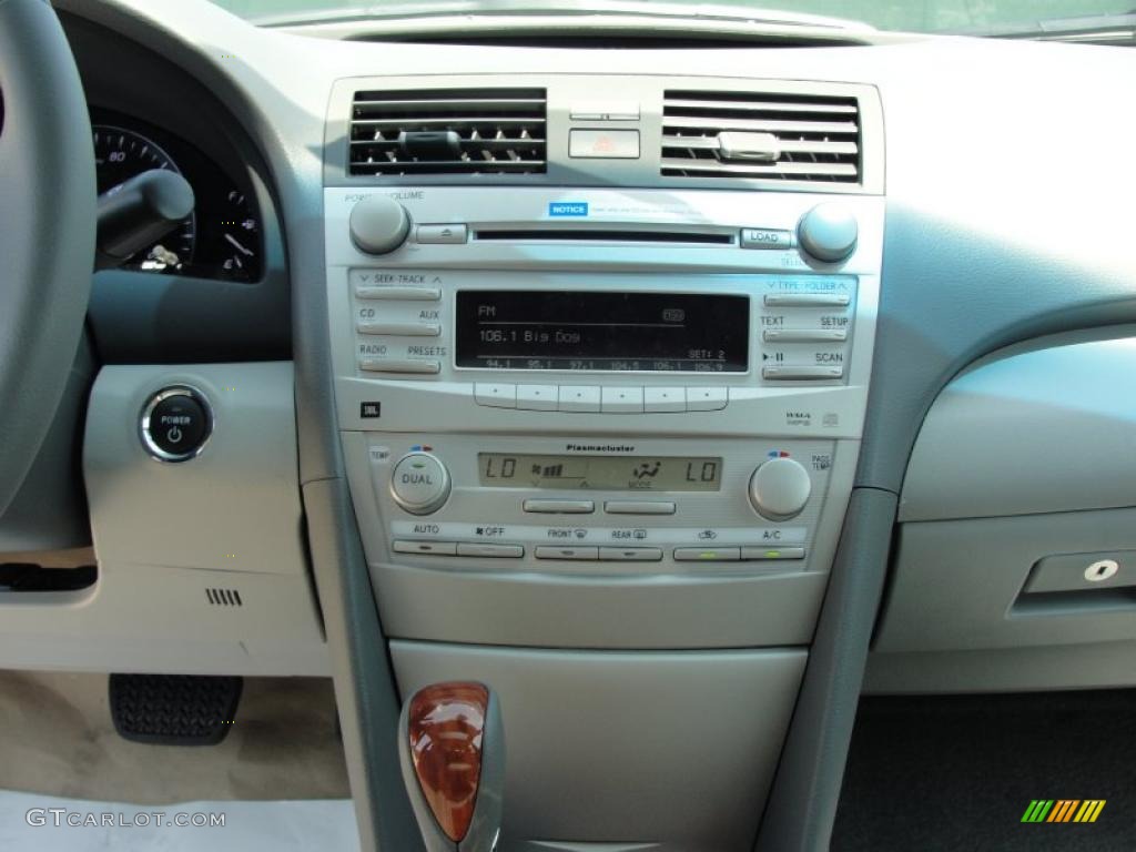 2011 Toyota Camry Hybrid Controls Photo #48823851