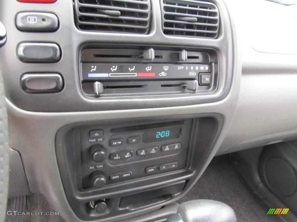 2001 Chevrolet Tracker LT Hardtop 4WD Controls Photos