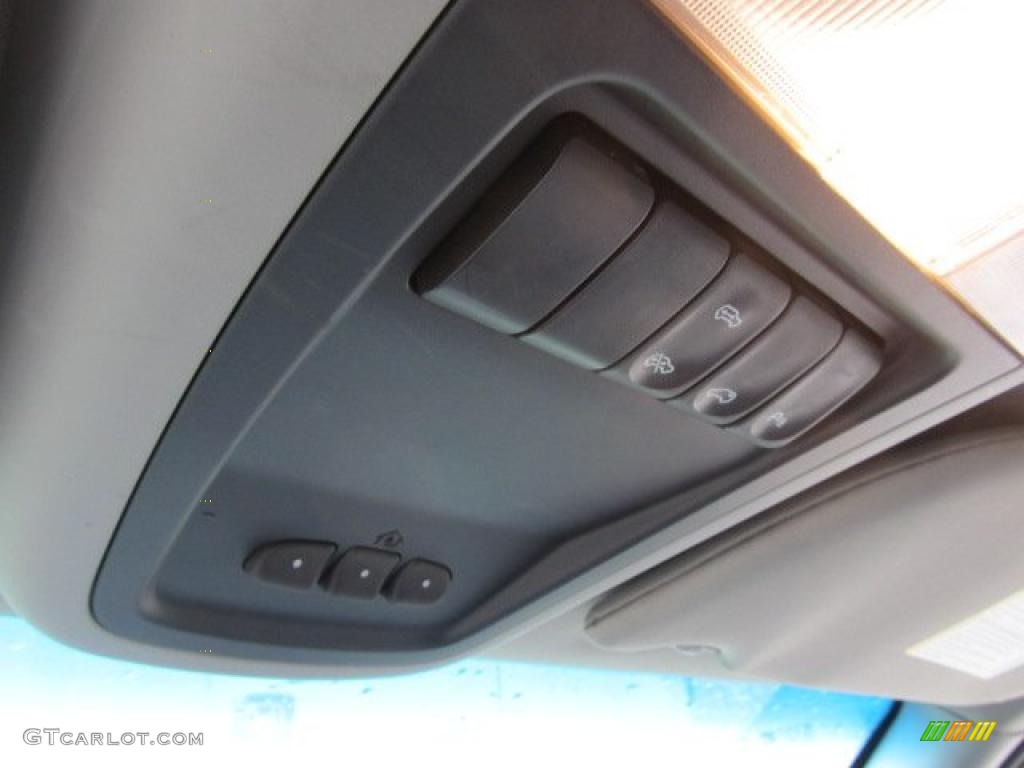 2006 Pontiac Montana SV6 AWD Controls Photo #48827844