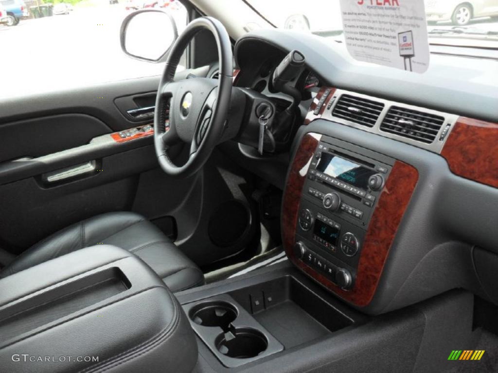 2010 Suburban LT 4x4 - Summit White / Ebony photo #23