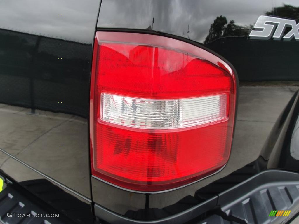 2004 F150 STX Regular Cab 4x4 - Black / Dark Flint photo #29
