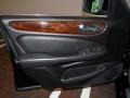 Ebony Black - XJ XJ8 Photo No. 17