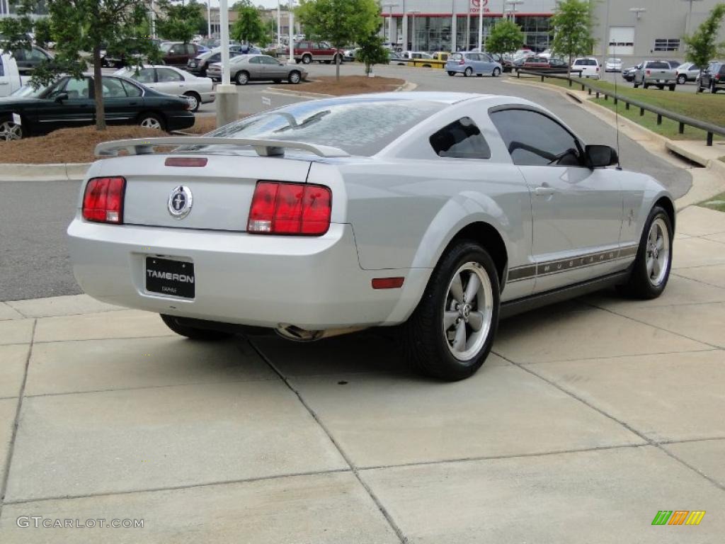 2006 Mustang V6 Premium Coupe - Satin Silver Metallic / Light Graphite photo #6