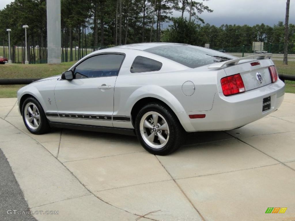 2006 Mustang V6 Premium Coupe - Satin Silver Metallic / Light Graphite photo #7