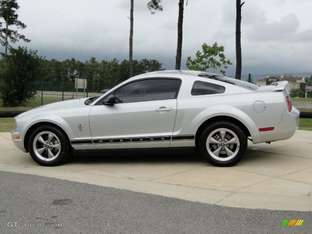 2006 Mustang V6 Premium Coupe - Satin Silver Metallic / Light Graphite photo #8