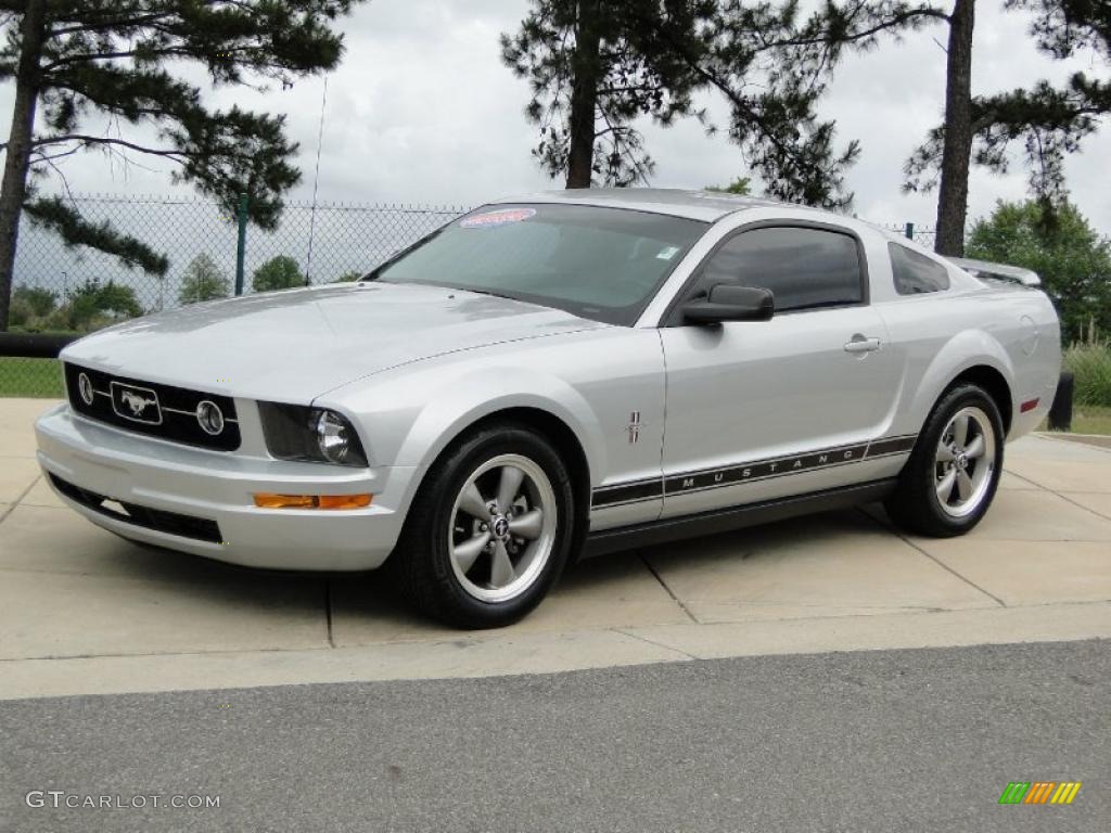 2006 Mustang V6 Premium Coupe - Satin Silver Metallic / Light Graphite photo #11