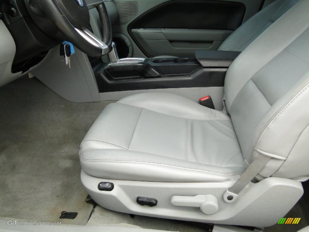 2006 Mustang V6 Premium Coupe - Satin Silver Metallic / Light Graphite photo #15