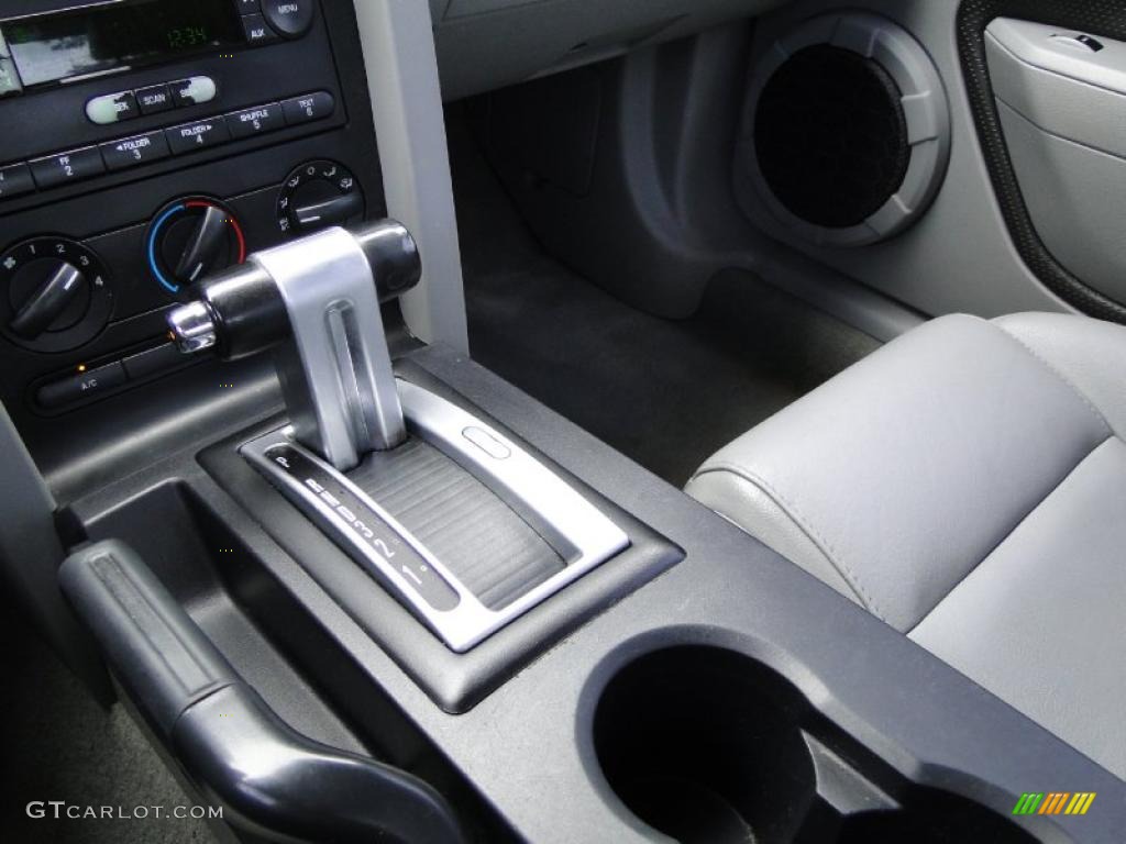 2006 Mustang V6 Premium Coupe - Satin Silver Metallic / Light Graphite photo #23