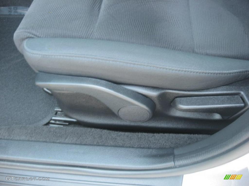 2009 Outback 2.5i Wagon - Quartz Silver Metallic / Off Black photo #24