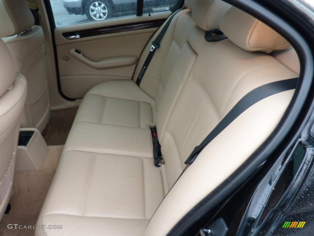 2004 3 Series 330xi Sedan - Jet Black / Sand photo #9