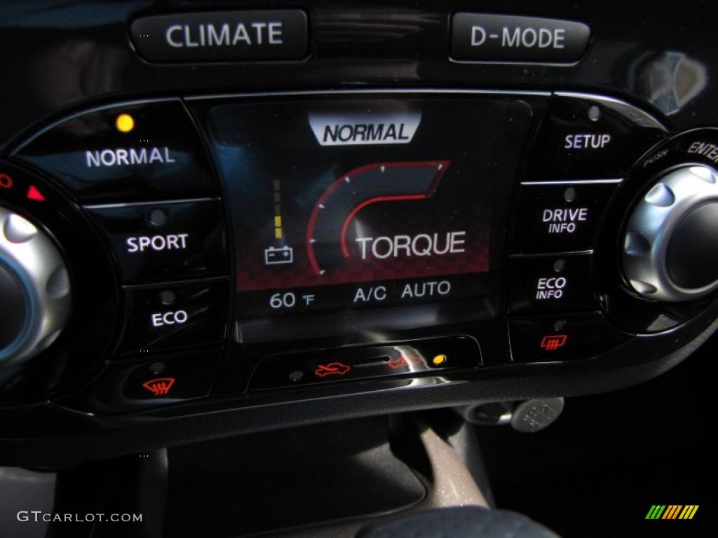 2011 Nissan Juke SV Controls Photo #48843633