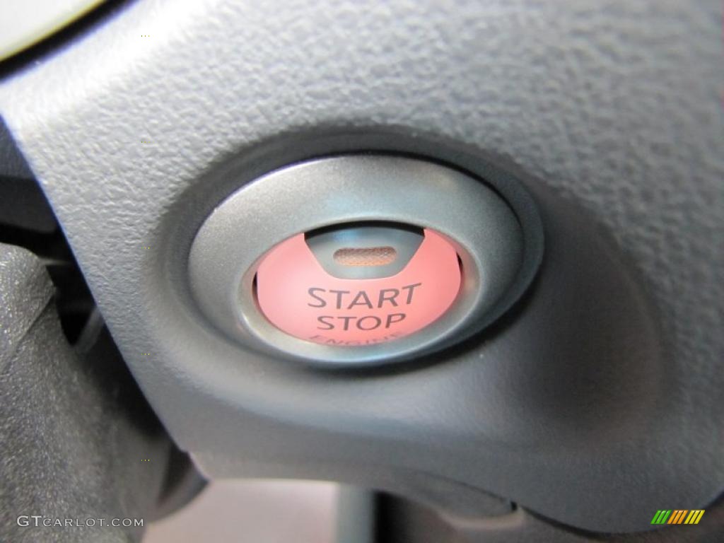 2011 Nissan Juke SV Controls Photo #48843648
