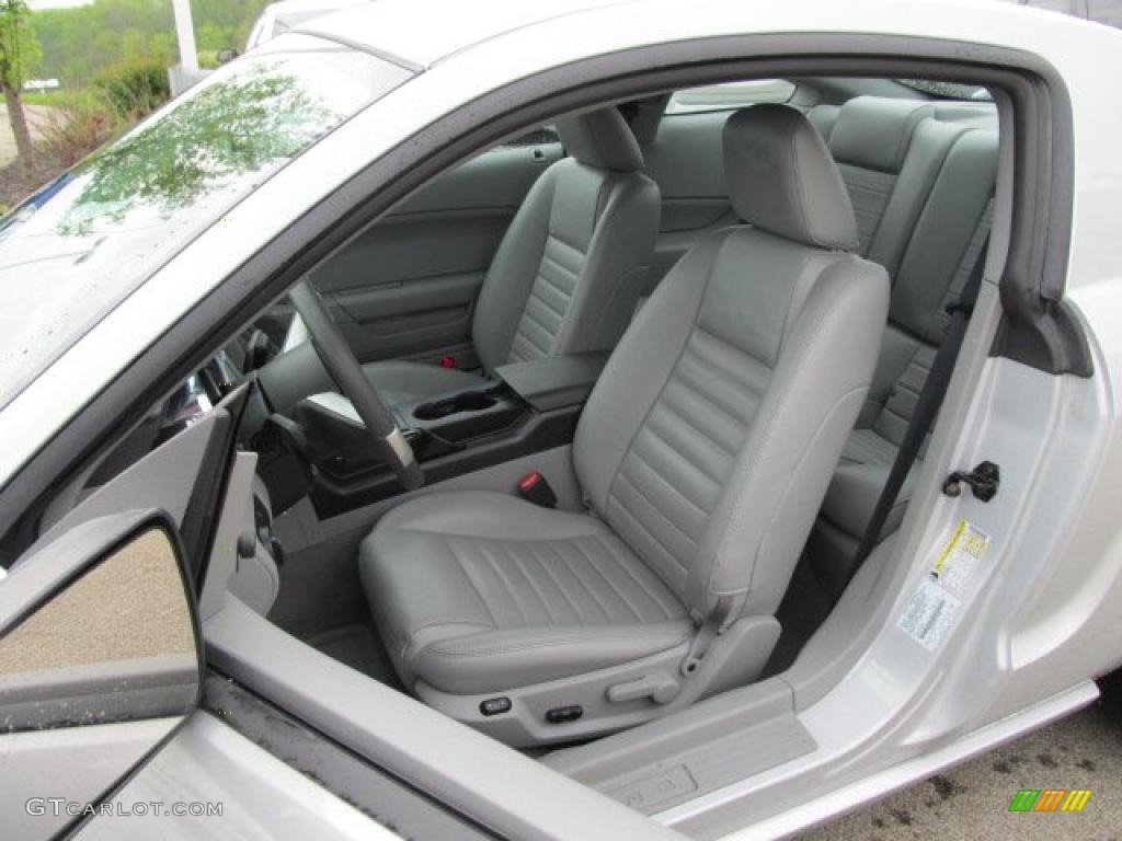 Light Graphite Interior 2006 Ford Mustang GT Premium Coupe Photo #48845376
