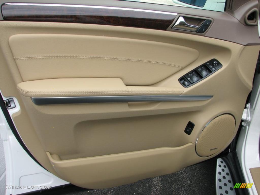 2011 Mercedes-Benz GL 350 Blutec 4Matic Cashmere Door Panel Photo #48847759