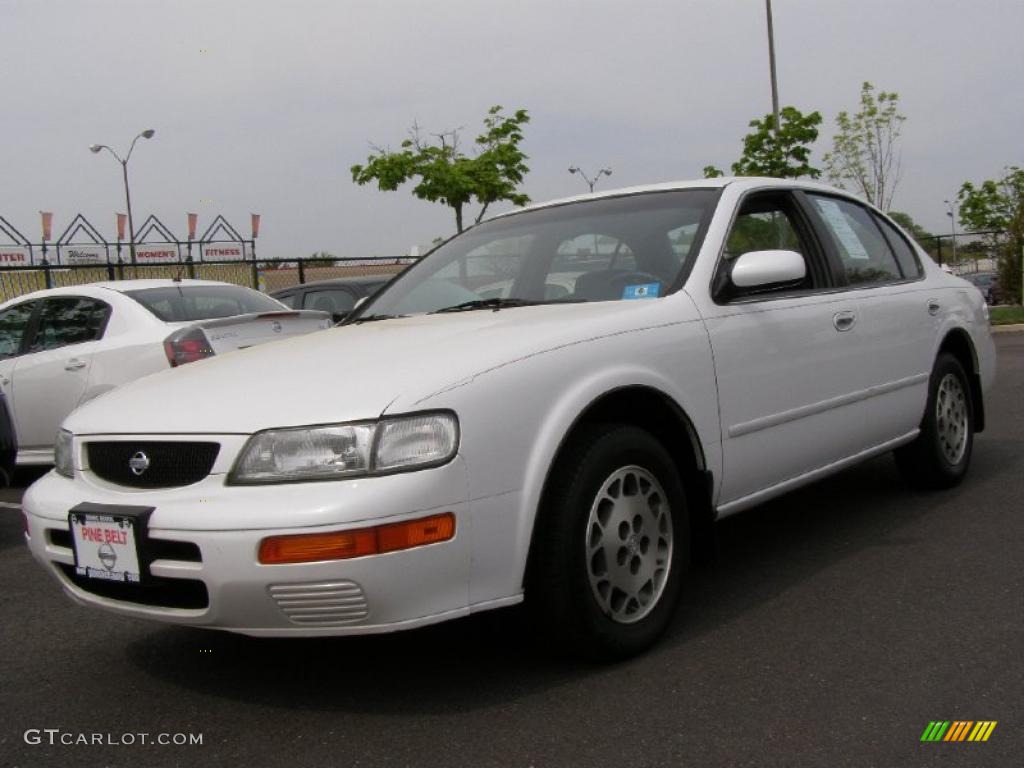 1996 Maxima GLE - Arctic White Pearl / Gray photo #1