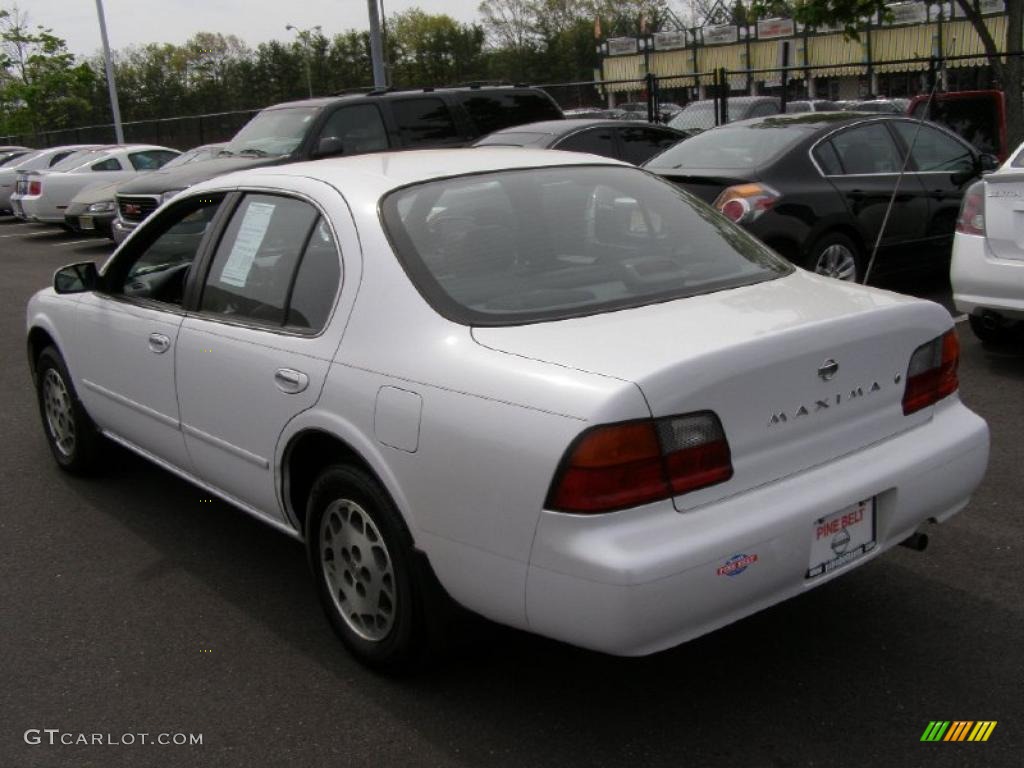 1996 Maxima GLE - Arctic White Pearl / Gray photo #5