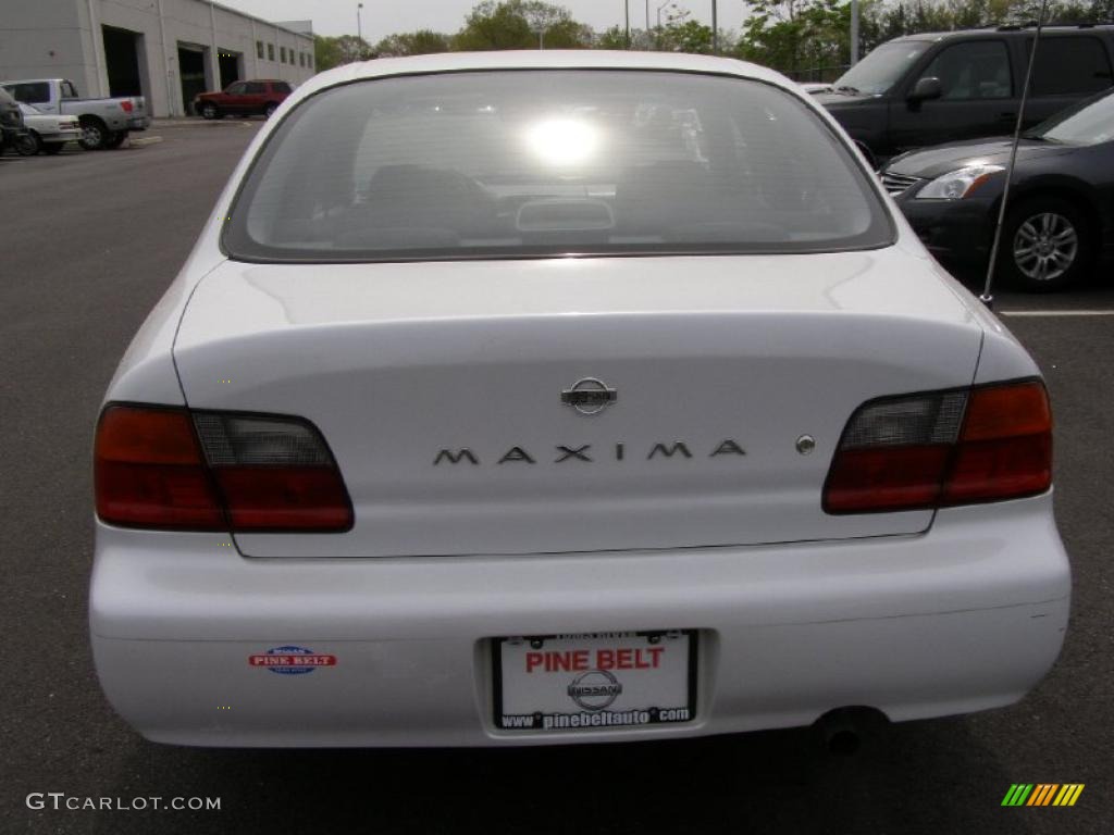 1996 Maxima GLE - Arctic White Pearl / Gray photo #6