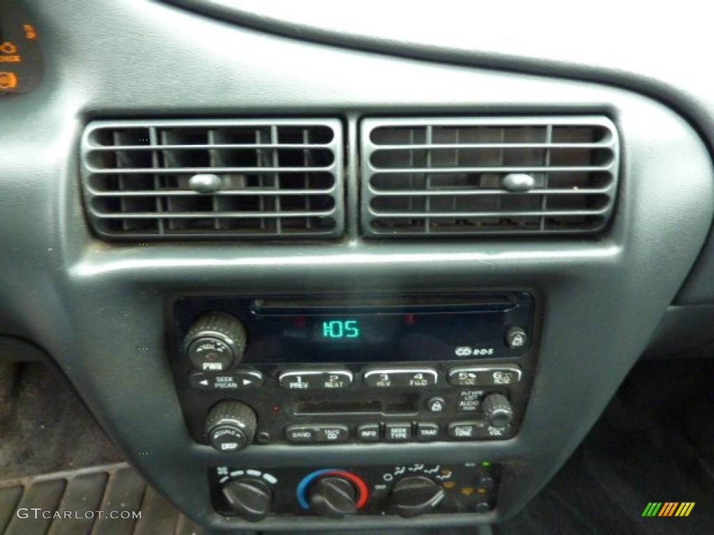 2002 Chevrolet Cavalier LS Sport Coupe Controls Photo #48851905