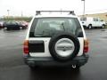 White - Tracker 4WD Hard Top Photo No. 6