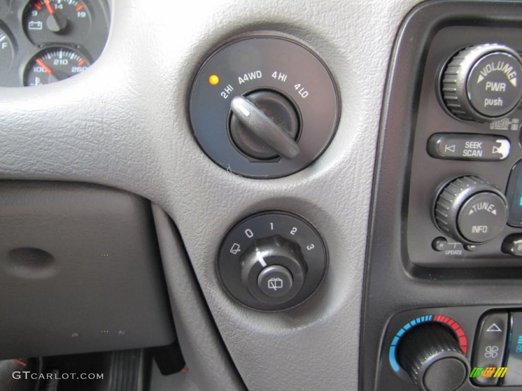 2005 Chevrolet TrailBlazer EXT LT 4x4 Controls Photo #48853363