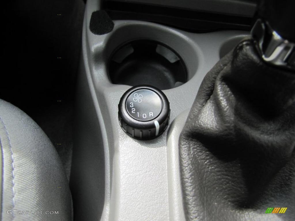 2005 Chevrolet TrailBlazer EXT LT 4x4 Controls Photo #48853429